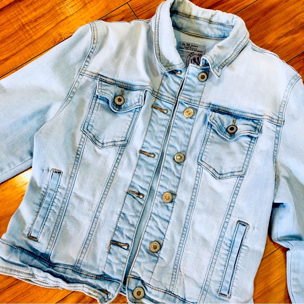 Denim jean jacket coat trending crop style Light wash whitewash blue